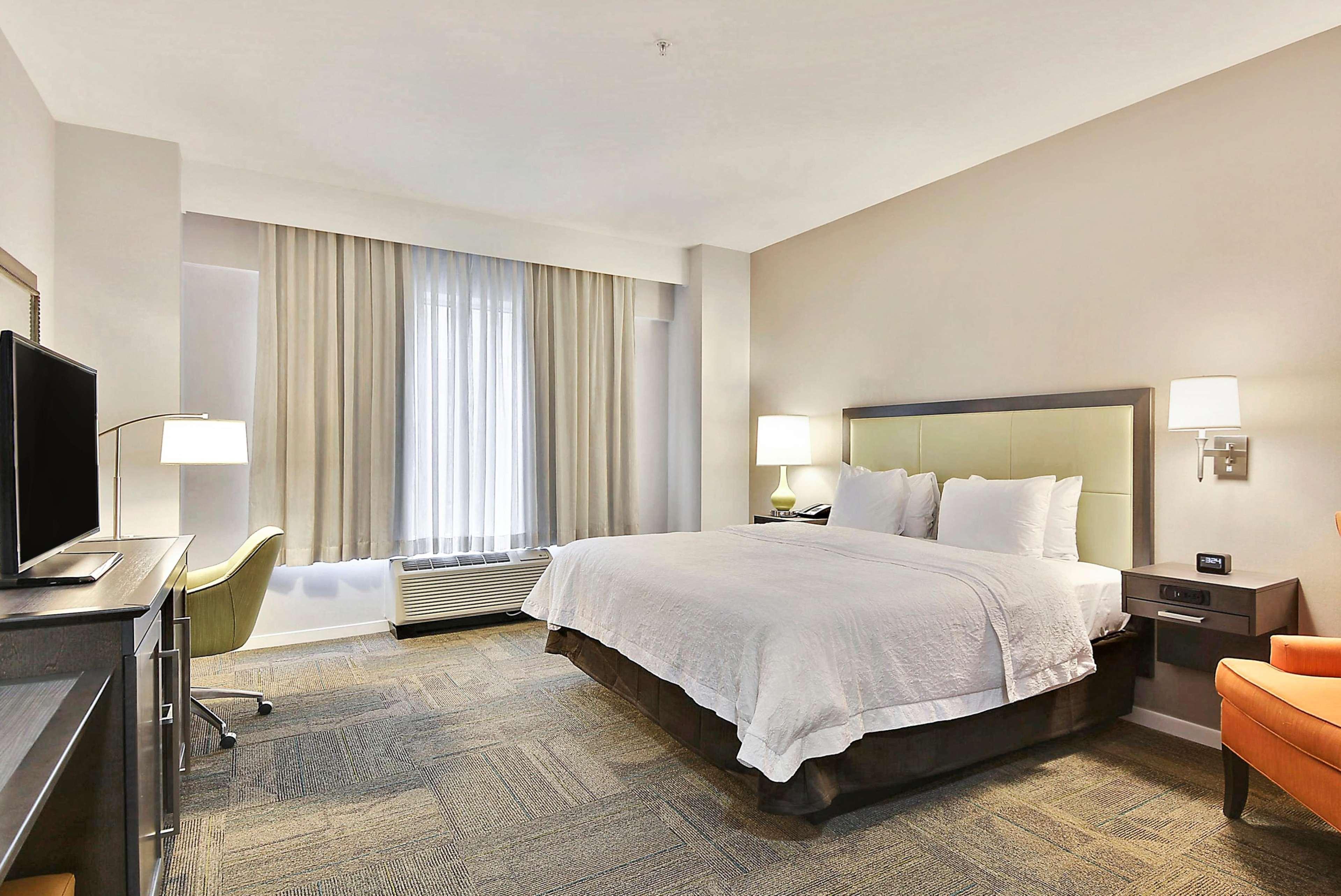 Hampton Inn Alexandria/Old Town Екстериор снимка