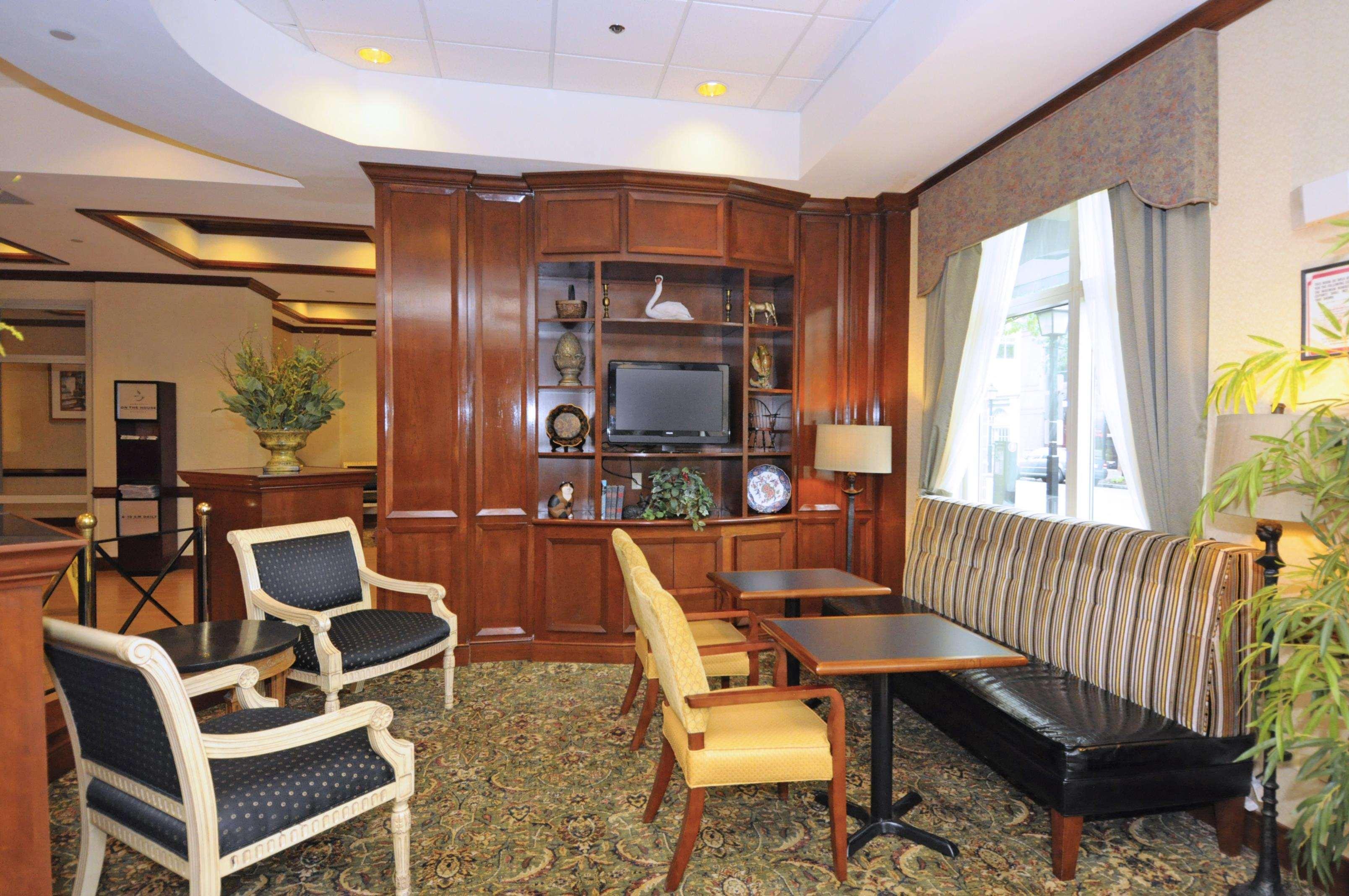 Hampton Inn Alexandria/Old Town Екстериор снимка