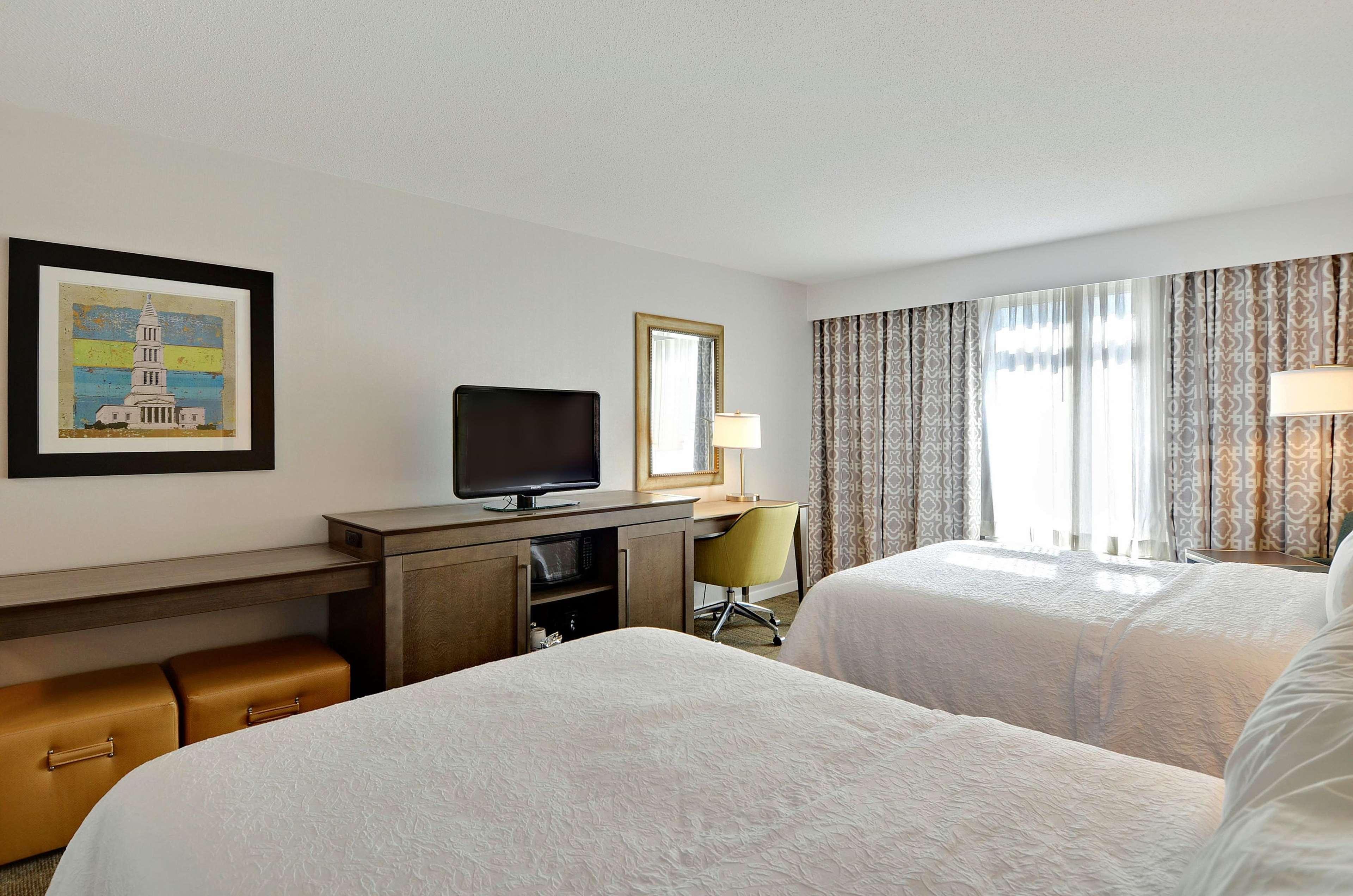 Hampton Inn Alexandria/Old Town Екстериор снимка