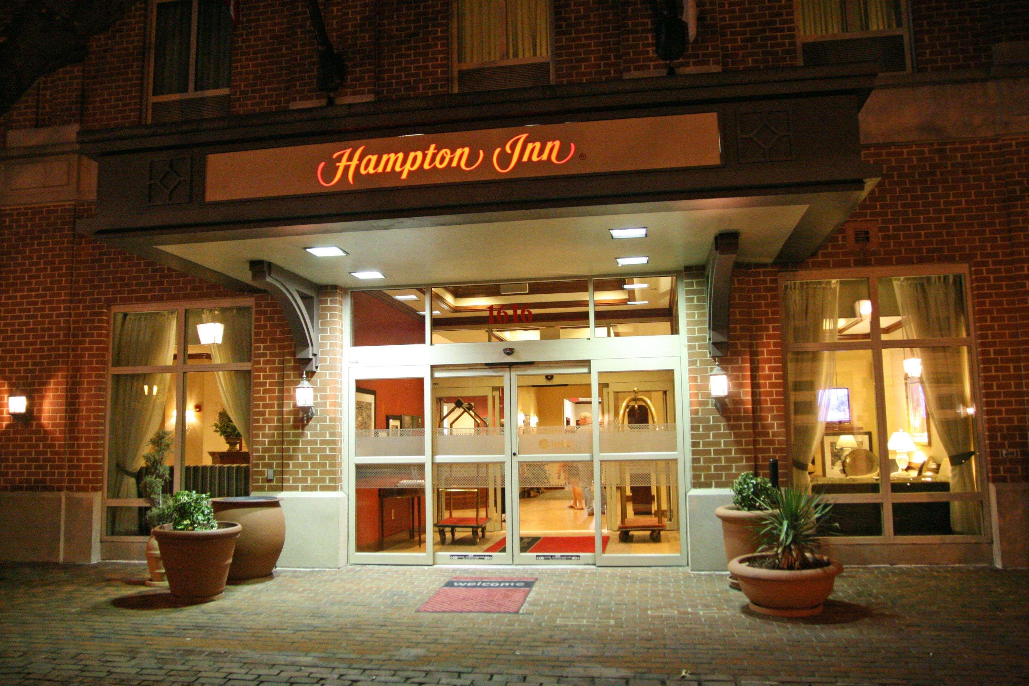 Hampton Inn Alexandria/Old Town Екстериор снимка