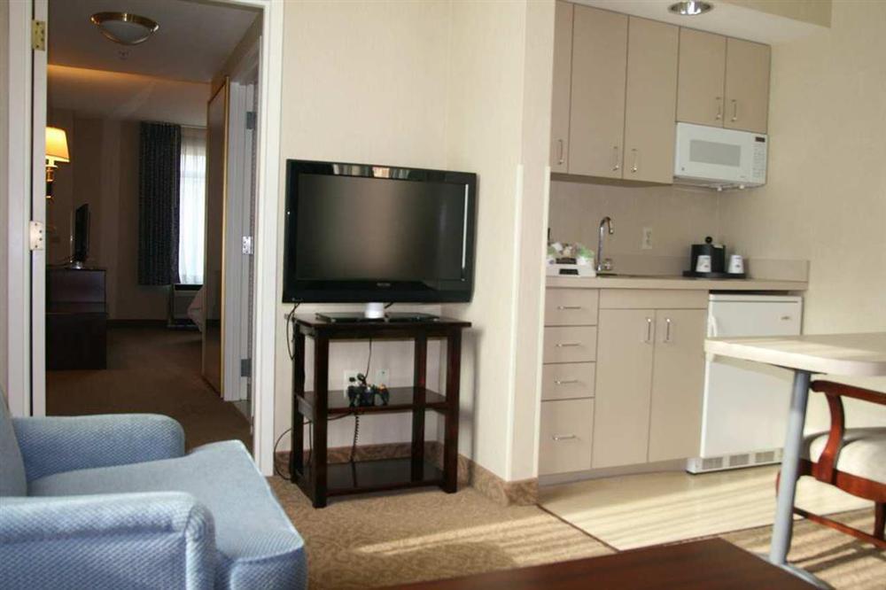 Hampton Inn Alexandria/Old Town Стая снимка