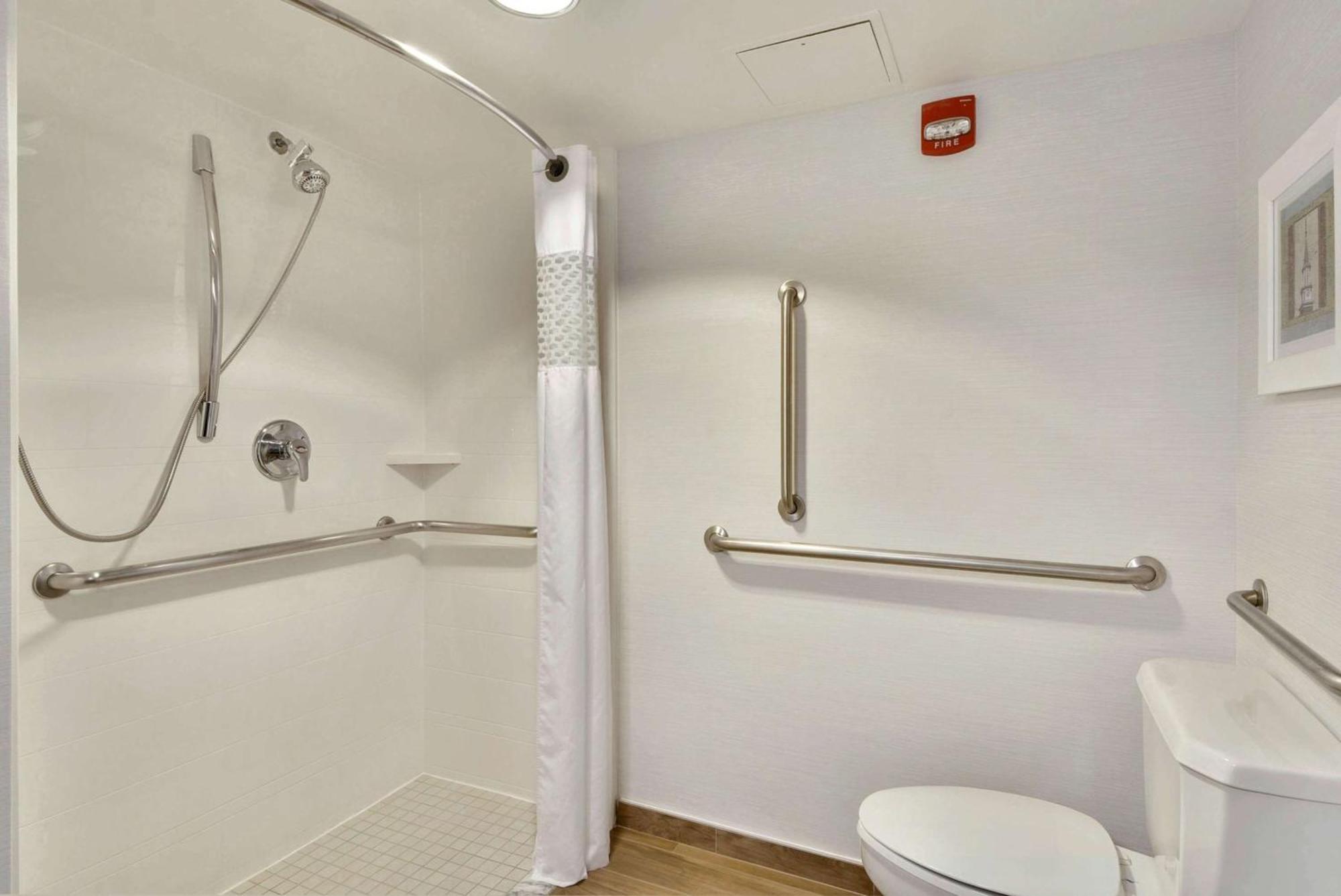 Hampton Inn Alexandria/Old Town Екстериор снимка