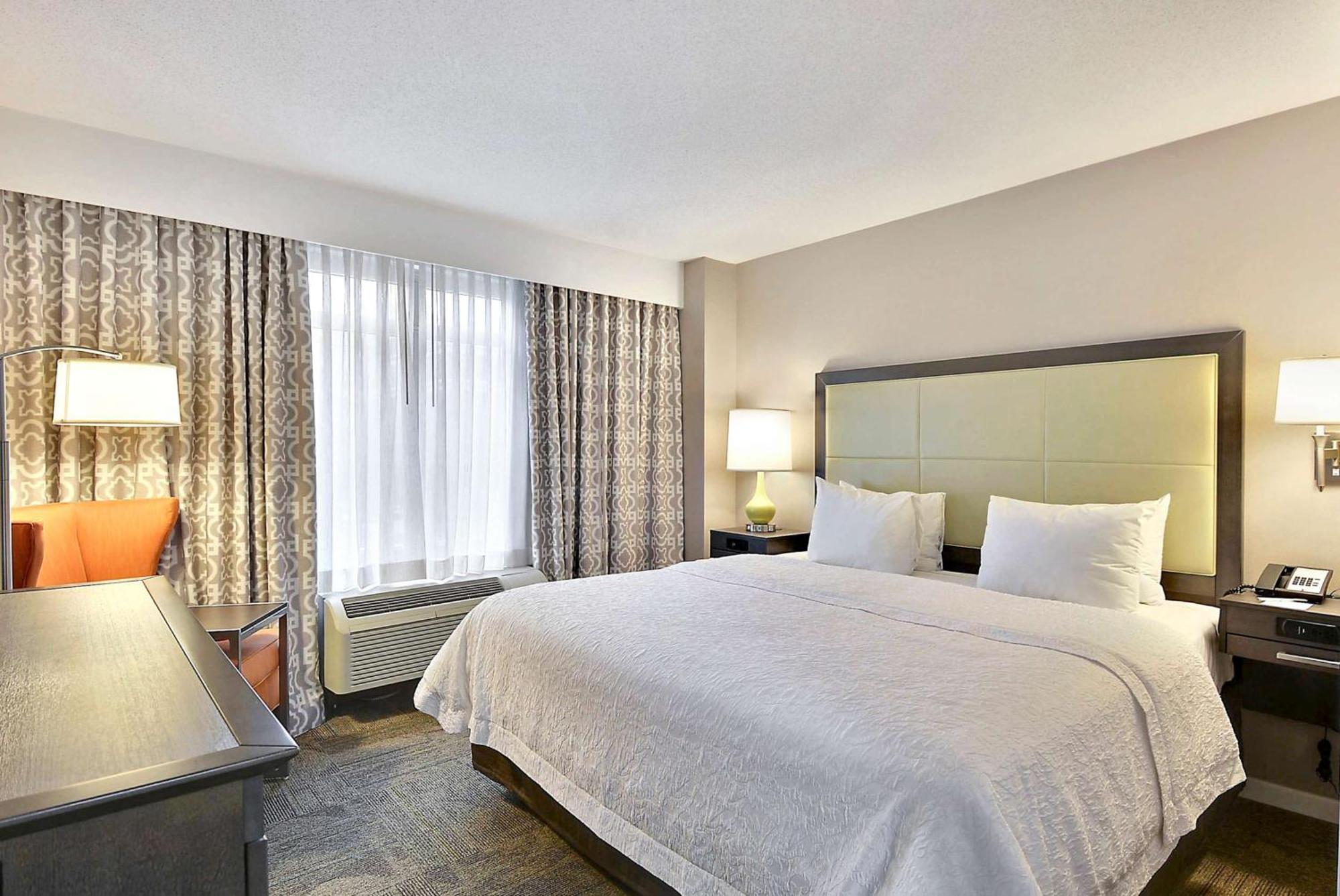 Hampton Inn Alexandria/Old Town Екстериор снимка