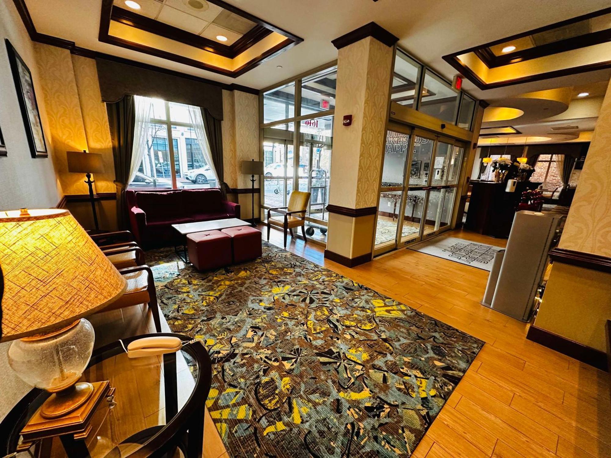 Hampton Inn Alexandria/Old Town Екстериор снимка