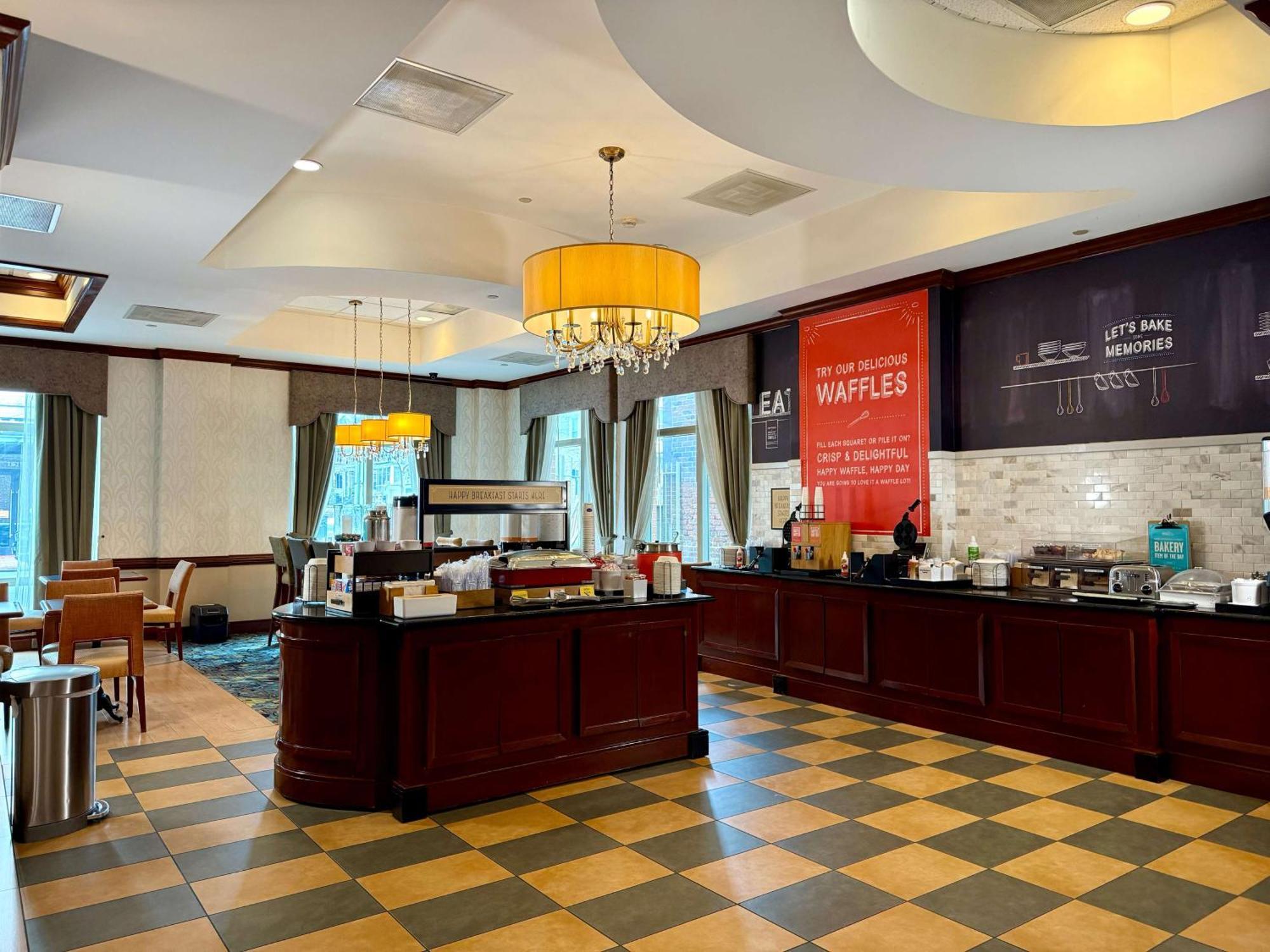 Hampton Inn Alexandria/Old Town Екстериор снимка