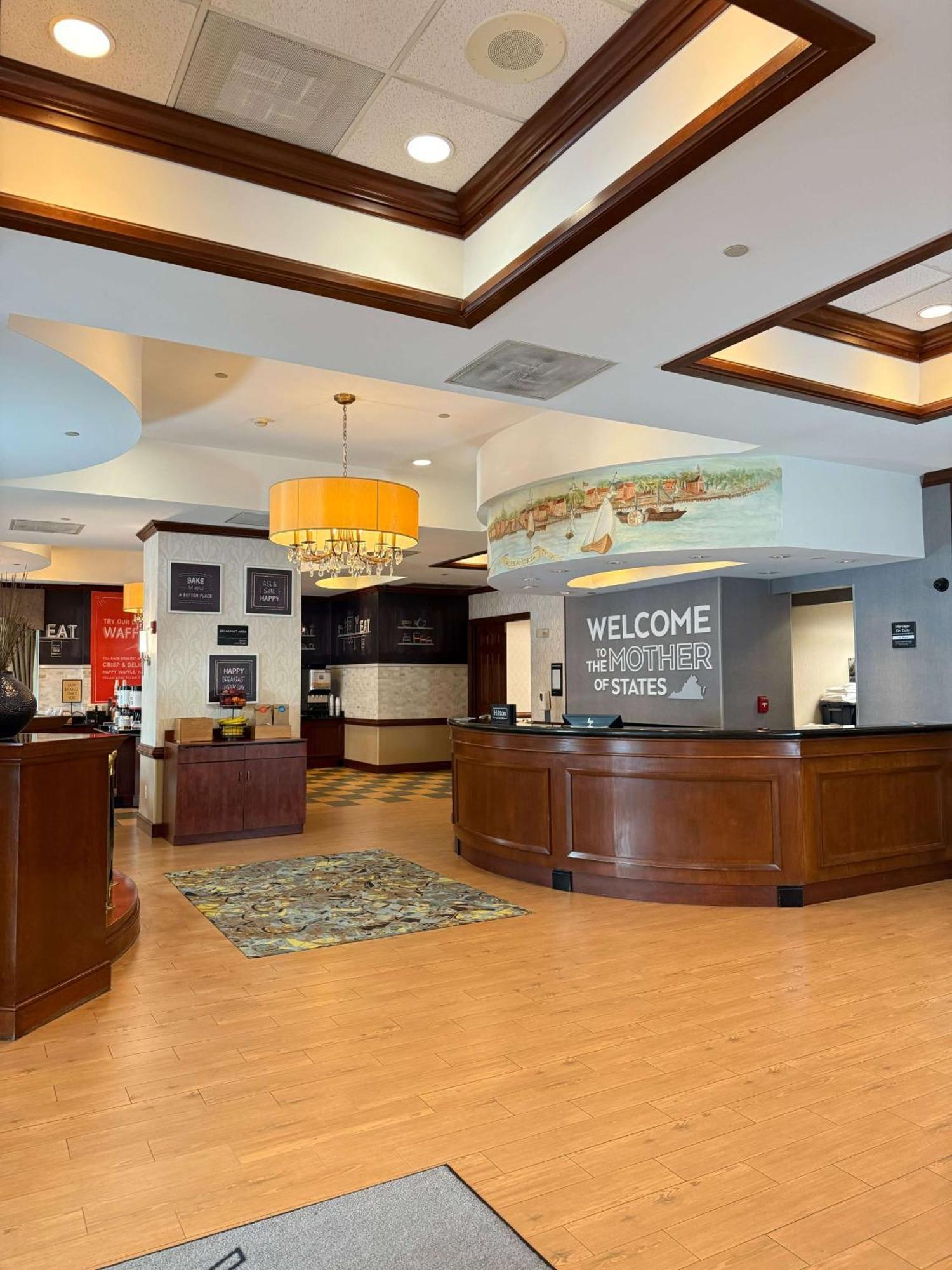 Hampton Inn Alexandria/Old Town Екстериор снимка