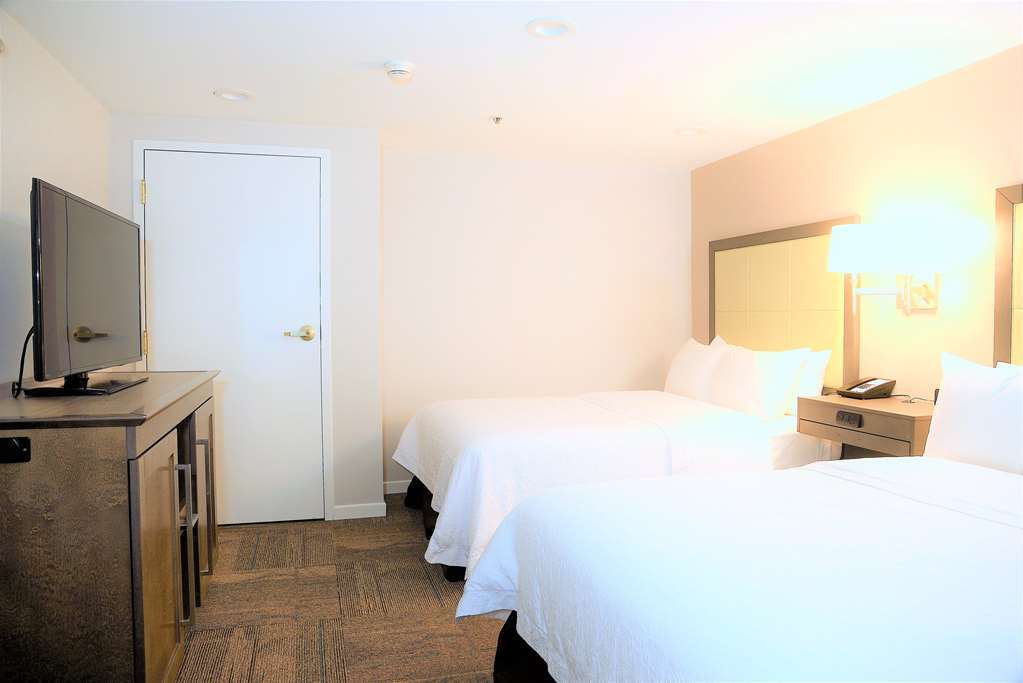 Hampton Inn Alexandria/Old Town Стая снимка