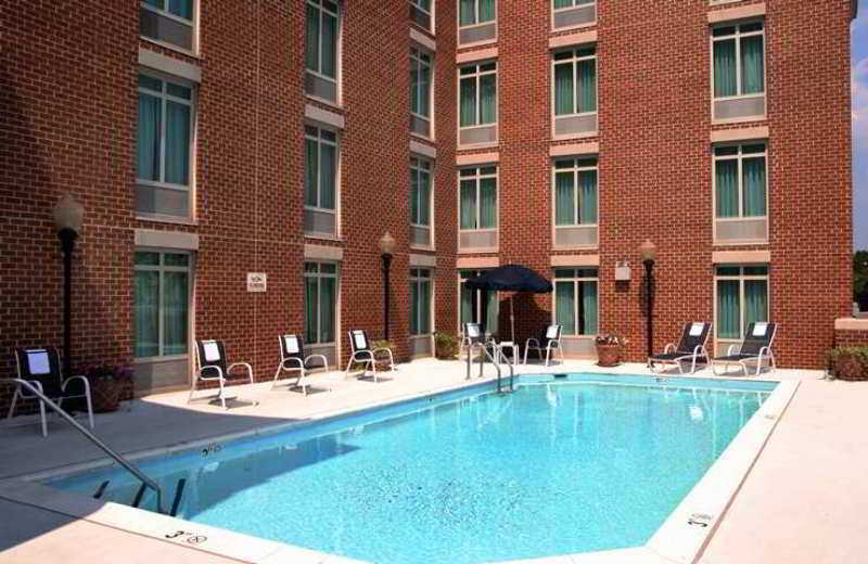 Hampton Inn Alexandria/Old Town Съоръжения снимка