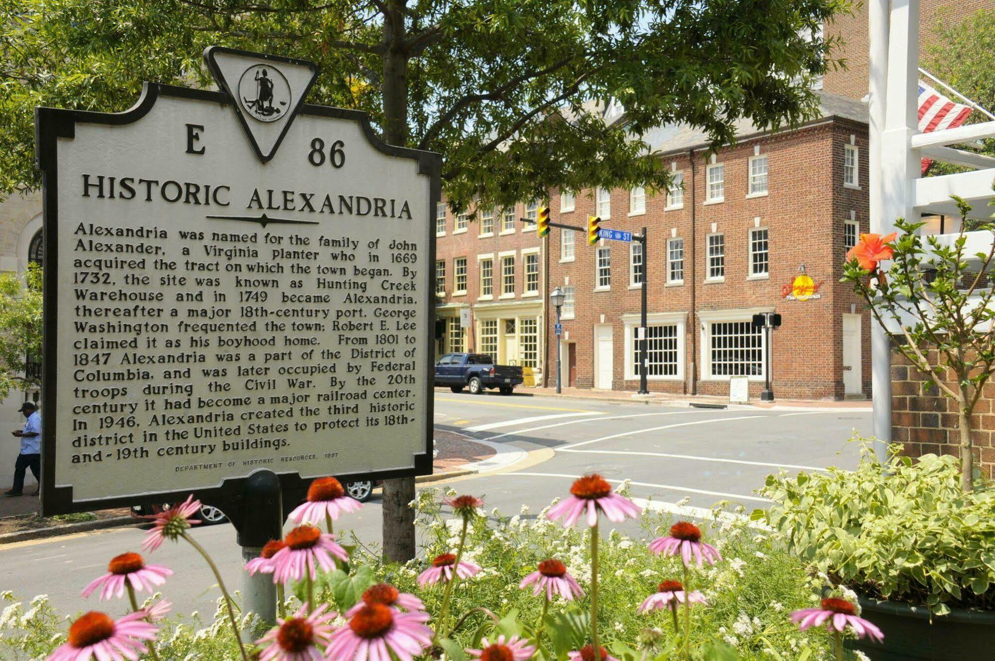 Hampton Inn Alexandria/Old Town Екстериор снимка